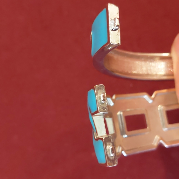 4 for $50 Lot of 2 Spring Close Turquoise and Silver Colored Fashion Bracelets - Picture 4 of 6